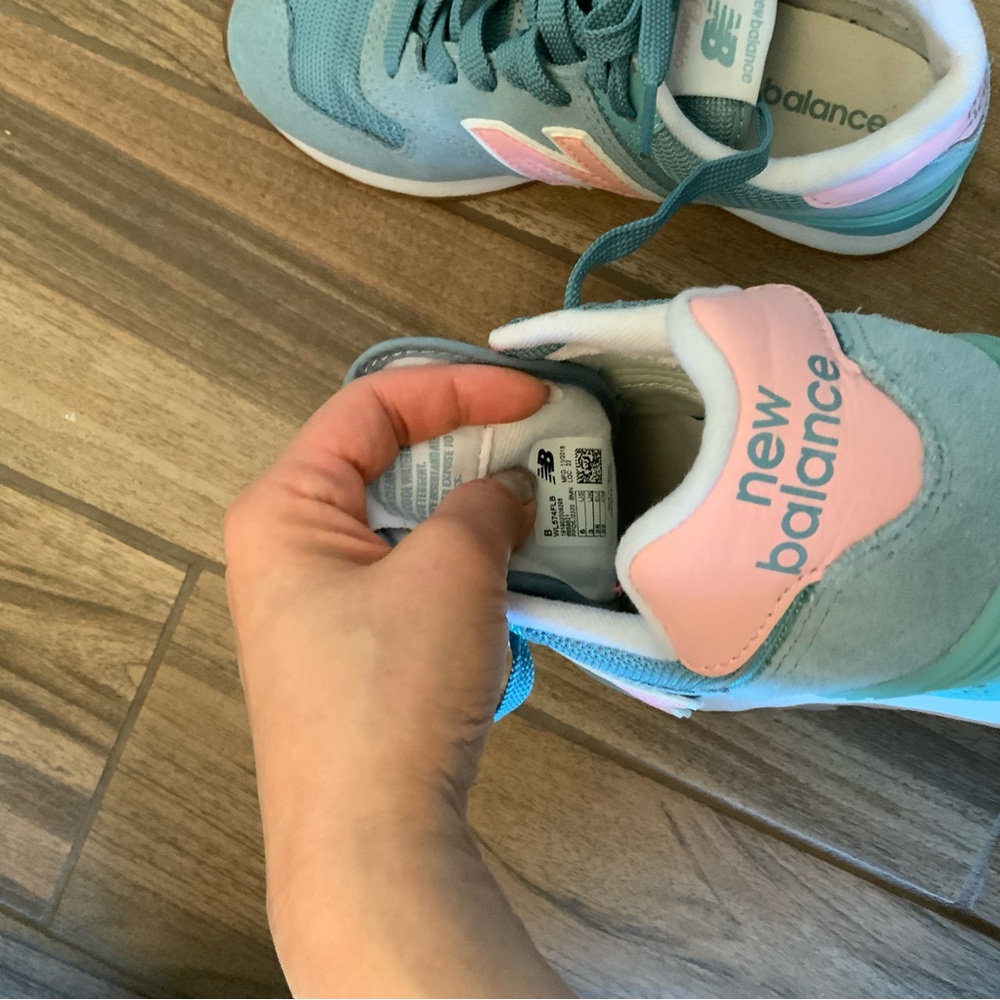 New Balance 574 Sneakers in Blue and Pink - Picture 7 of 8